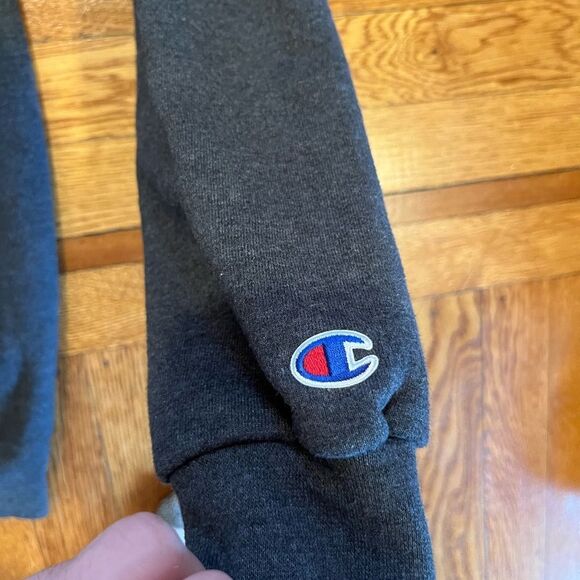 Sacred heart university hoodie‎ - Picture 2 of 6